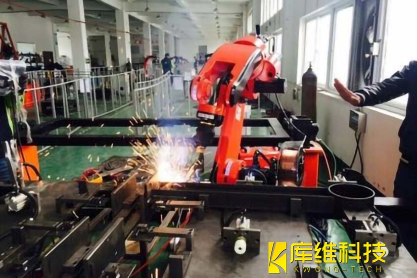 焊接<a href='http://www.hztoyota.com' target='_blank'><u>機器人工作站</u></a>